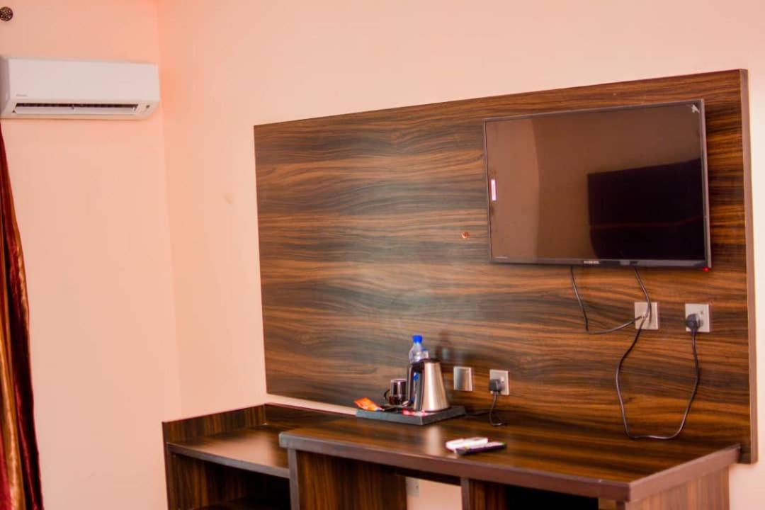 Wetland Hotel Ughelli Kültér fotó